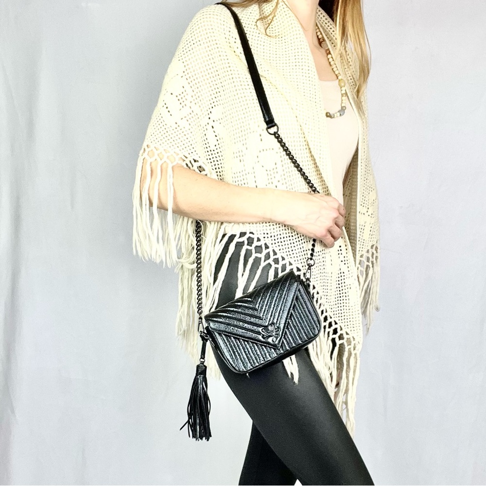 VICTORIA’S SECRET | 🌹🖤 Black Faux Leather Crossbody Chain Strap Tassel Purse